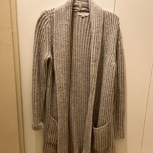 Loft : 3/4 Length Cozy cardigan perfect for fall layering VERYGently  size M